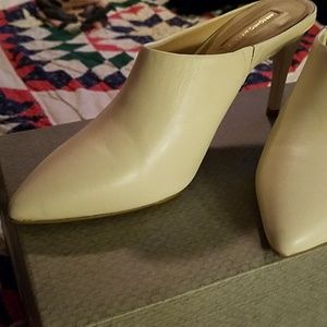Antonio Melani 8 1/2 cream mule